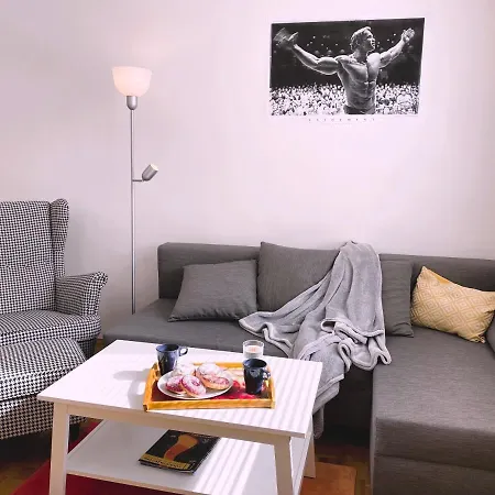 Jakodoma Vlastni Parkovani U Domu Zdarma *